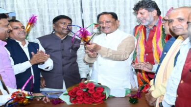 Delegation meets Chief Minister with invitation for Bastar Goncha Mahaparv-2026; offers symbolic salute to Lord Jagannath by firing a 'Tupki'.