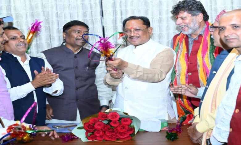 Delegation meets Chief Minister with invitation for Bastar Goncha Mahaparv-2026; offers symbolic salute to Lord Jagannath by firing a 'Tupki'.