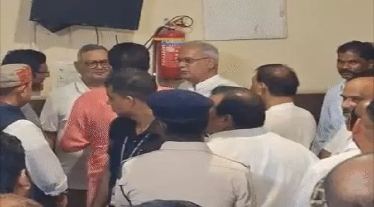 Bhupesh Baghel se reunió con Ram Gopal Agarwal en el tribunal