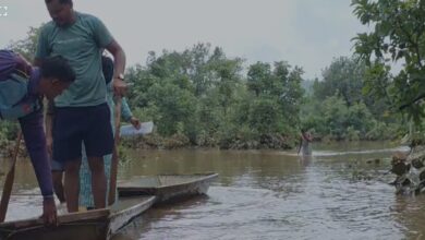 Indravati water level recedes; Collector visits relief camps and meets flood victims.