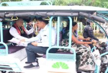 Dr. Raman Singh arrived at the Speaker's House in an e-rickshaw.