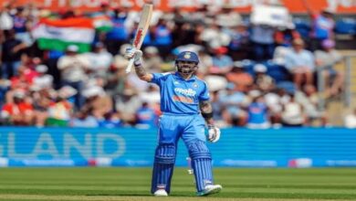 Kohli equals Vivian Richards; completes 8,000 partnership runs with Rohit.