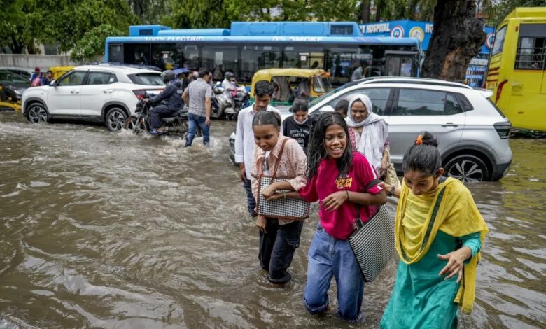 Heavy rain alert across the country: Risk of landslides and flash floods in the mountains.