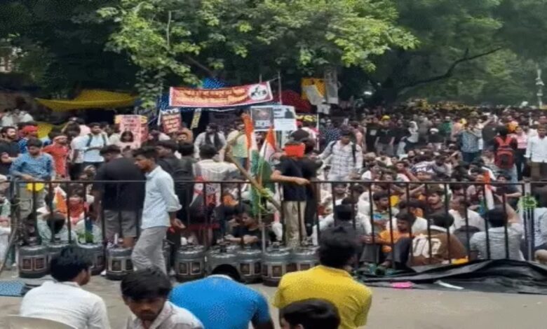 CJP's protest at Jantar Mantar continues for the 33rd day; 10 FIRs registered in connection with the Parliament March violence.