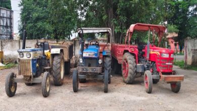 Action taken on CM Helpline complaint; 6 tractors seized for illegal transport of sand and crushed stone.