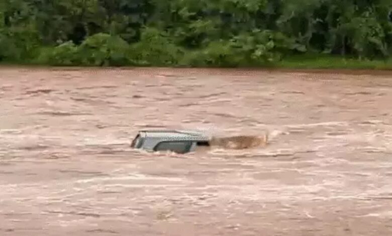 Monsoon wreaks havoc across the country; rain in MP for 60 hours, alert in 69 districts of UP, and 41 deaths due to floods in Assam.