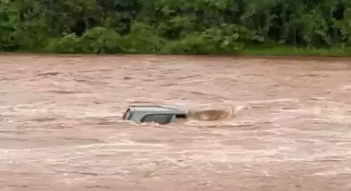 Monsoon wreaks havoc across the country; rain in MP for 60 hours, alert in 69 districts of UP, and 41 deaths due to floods in Assam.