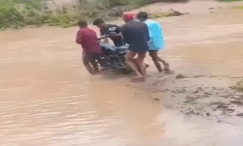 Rain spell continues in Chhattisgarh: Heavy rainfall alert for several districts, rivers in spate; villages cut off.