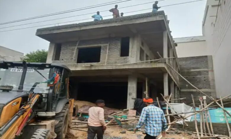 The municipal corporation demolished the portion constructed in violation of the approved plan.
