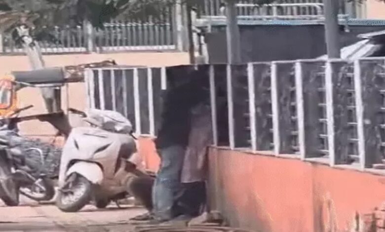 Couple's public display of affection outside the railway station.