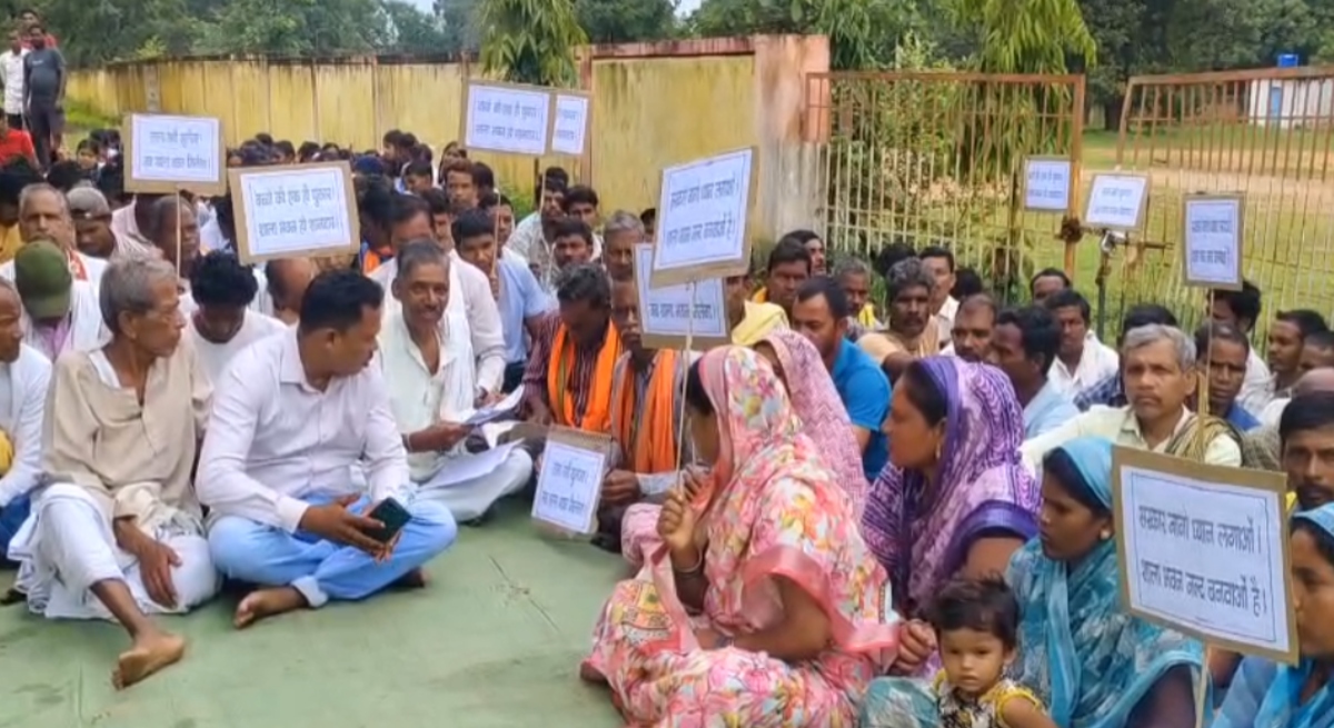 Villagers up in arms demanding a school building.