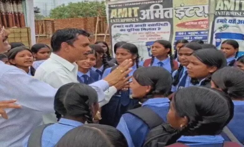 Female students protest against the hostel warden.