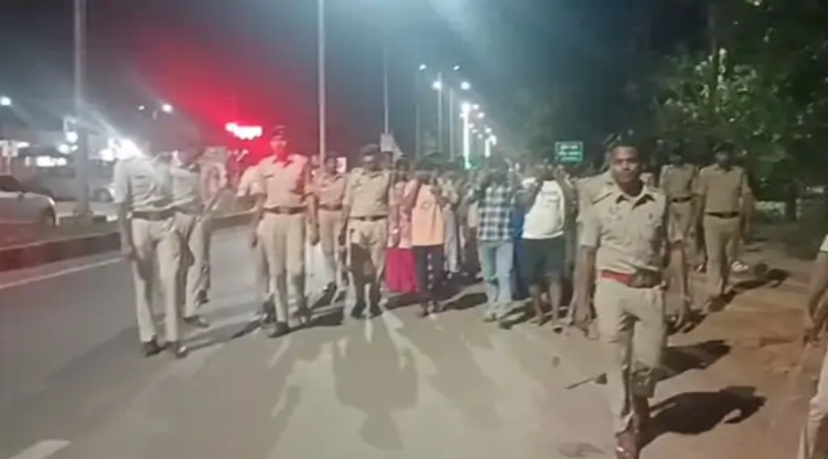 Attempt to free NSA detainee: Family members stopped the police vehicle.