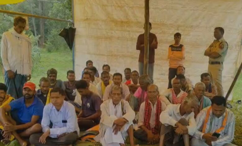 Villagers remain firm on their sit-in protest for a school building for the fourth consecutive day.
