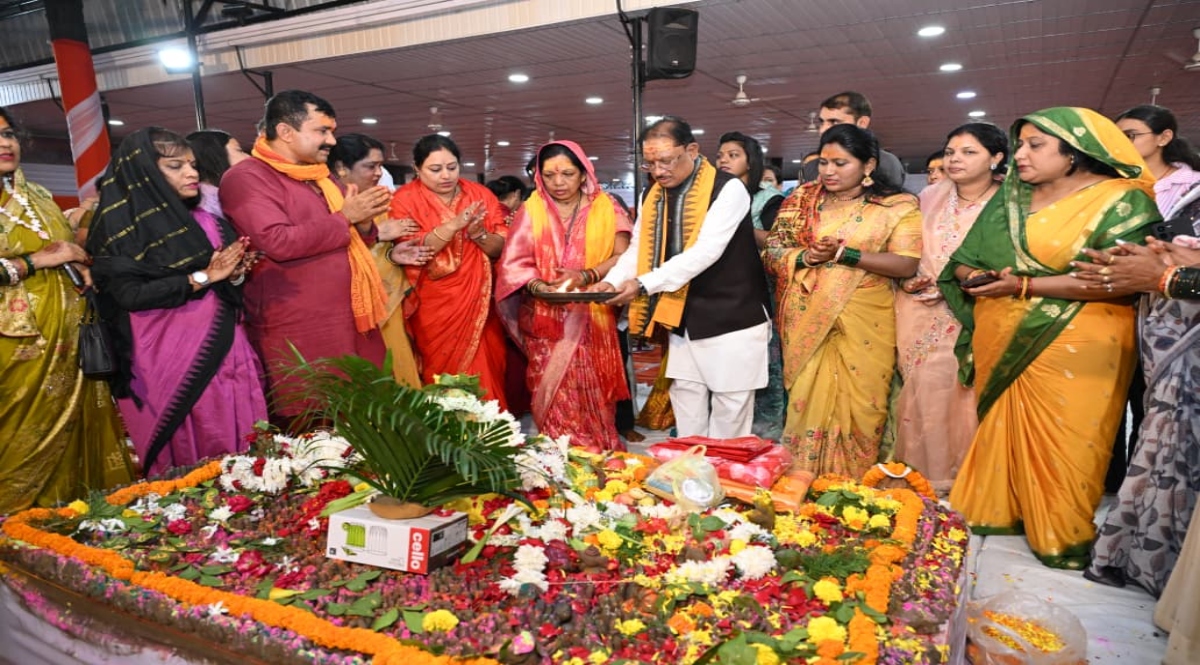 CM Sai performed the Rudrabhishek of Lord Shiva with his family during the month of Shravan.