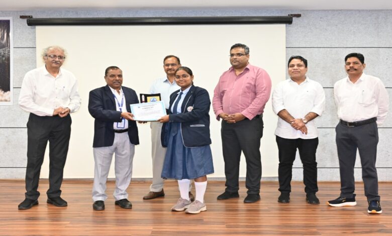 Students in Raipur learned about India's space journey on National Space Day.