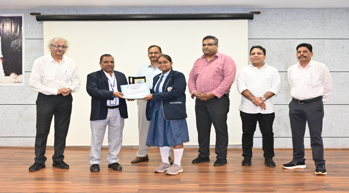 Students in Raipur learned about India's space journey on National Space Day.