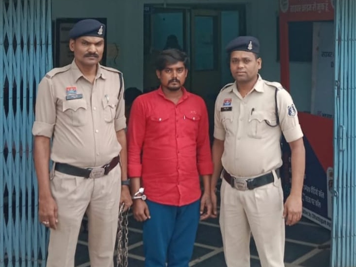 Embezzlement of ₹16 lakh from a government ration shop in Raipur