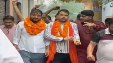 Accused who attacked Pappu Yadav with a slipper are welcomed.