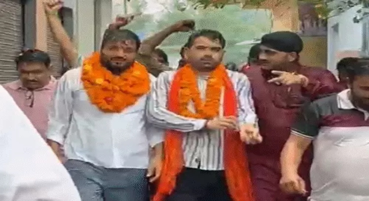 Accused who attacked Pappu Yadav with a slipper are welcomed.