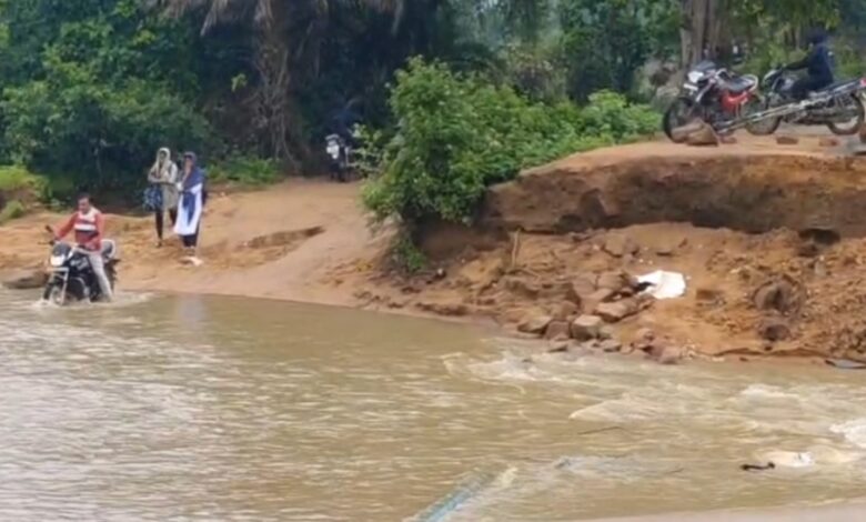 Culvert collapses in rain; connectivity of dozens of villages affected.