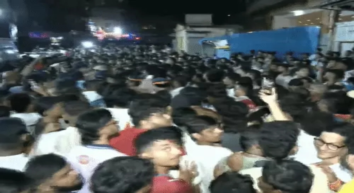 Allegation of egg thrown at Ganesh idol: Clash between two groups in Mazgaon.