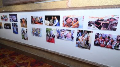 Memories resurfaced for CM Sai as he looked at old photographs; he even picked up the camera himself to take a picture of a photojournalist.