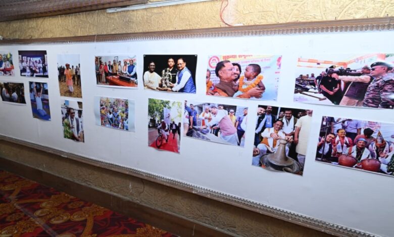 Memories resurfaced for CM Sai as he looked at old photographs; he even picked up the camera himself to take a picture of a photojournalist.