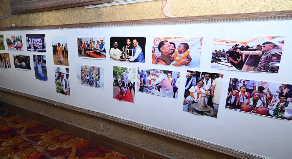 Memories resurfaced for CM Sai as he looked at old photographs; he even picked up the camera himself to take a picture of a photojournalist.