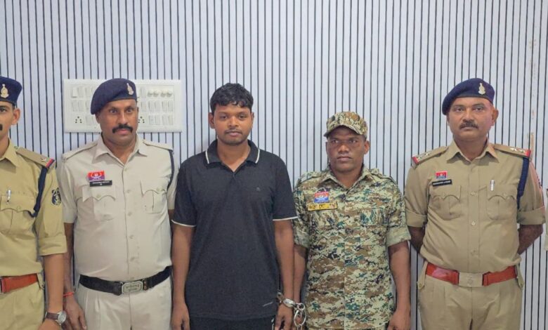 Accused who fled after abandoning INSAS rifle in Jashpur arrested in Mumbai.