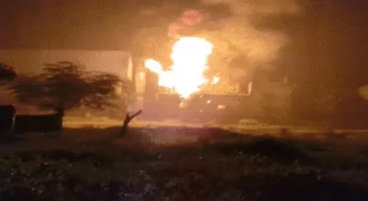 Turbine blast at cement factory; 3 engineers killed.