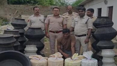 A Mahua liquor factory was operating in a rented house.