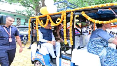 50 sisters received the gift of e-rickshaws on Raksha Bandhan.