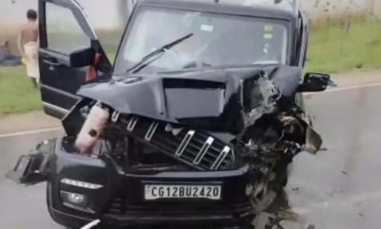 Speeding Scorpio hits motorcycle; 3 dead, including father and son; driver absconding.