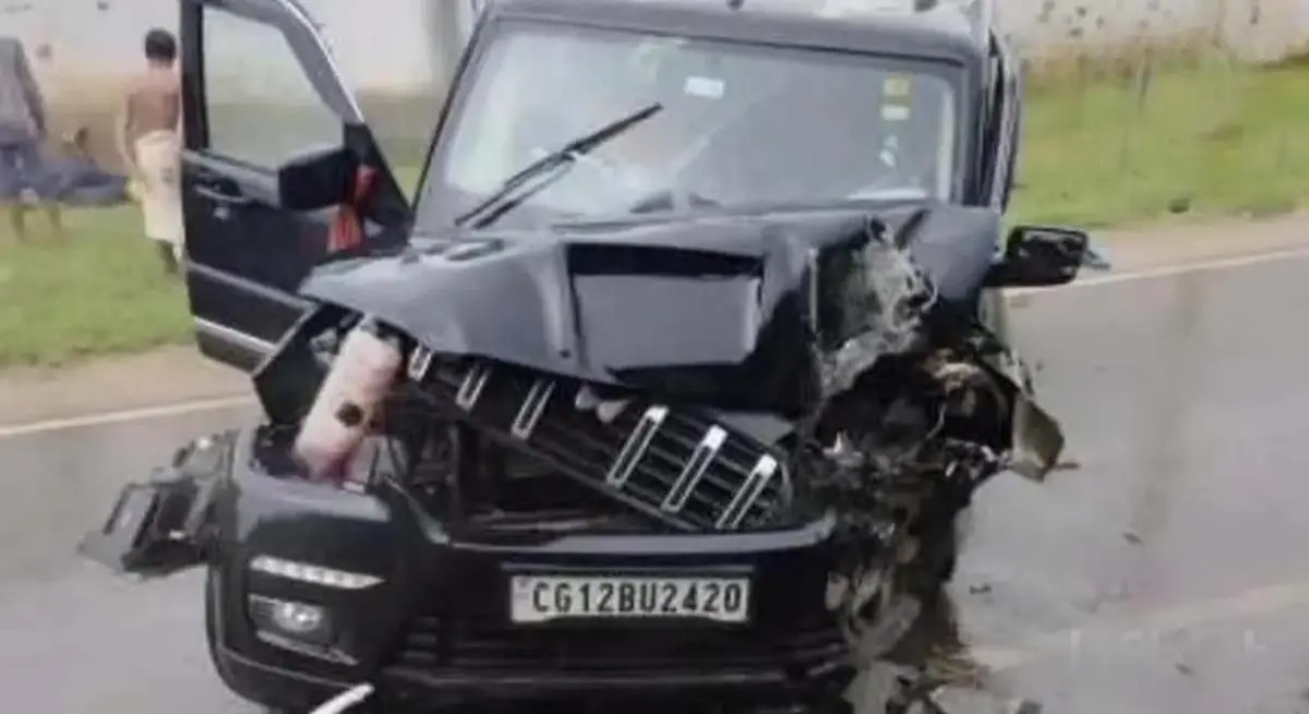 Speeding Scorpio hits motorcycle; 3 dead, including father and son; driver absconding.
