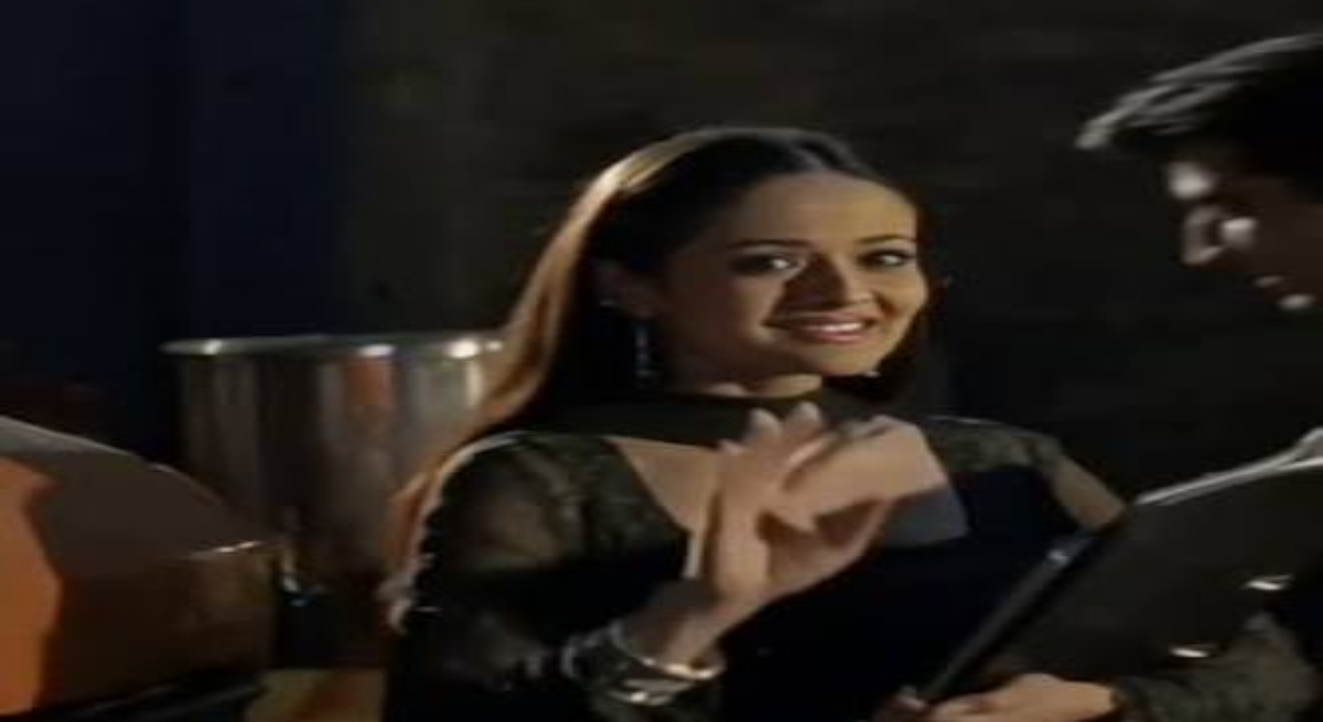 Where is the English teacher from Emraan Hashmi's 'Footpath' now?