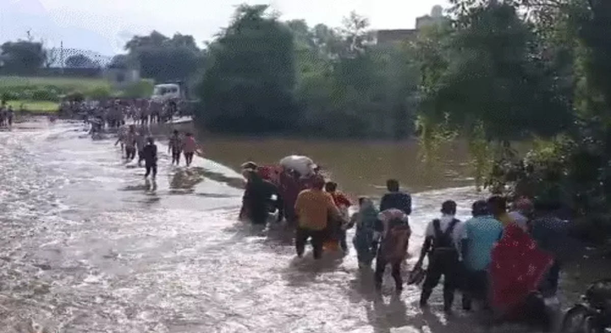 Water level of Gandak rises in Bihar due to floods in Nepal.
