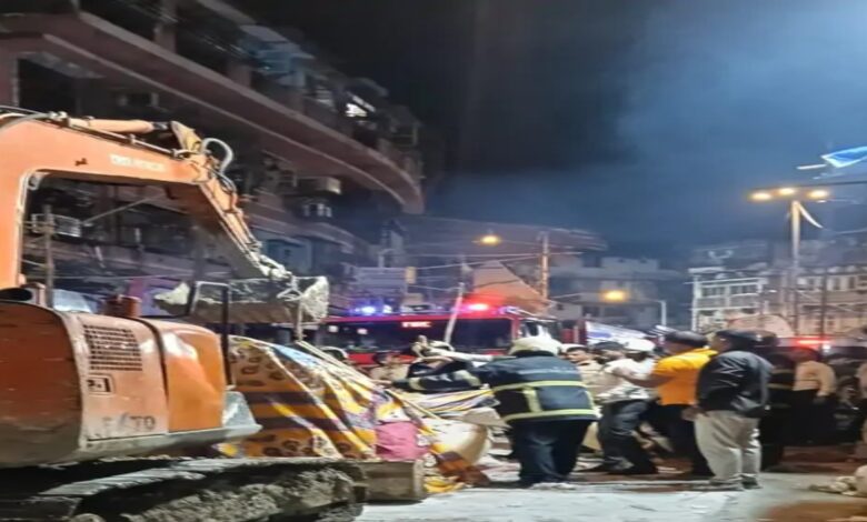 22-foot Ganesha idol collapses: 2 dead