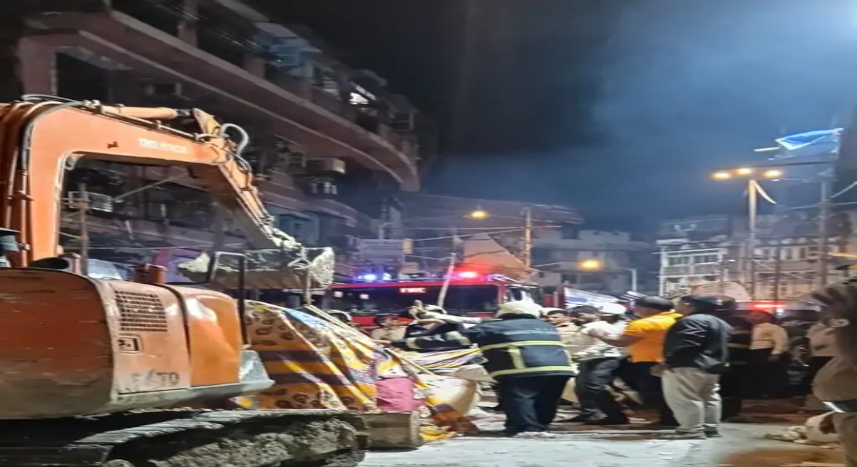 22-foot Ganesha idol collapses: 2 dead