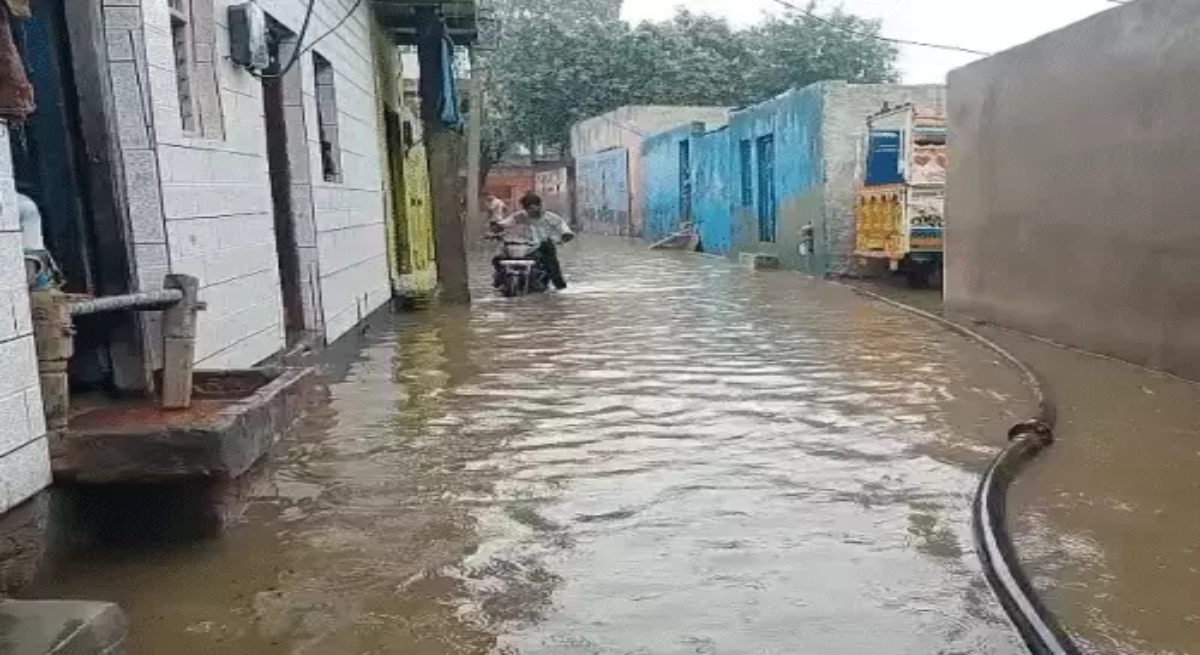 Rain wreaks havoc: 23 districts in UP hit by floods, 5 lakh people affected in Bihar; 266 deaths in Himachal.