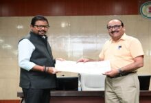 Officers and employees performing well in e-Office felicitated.