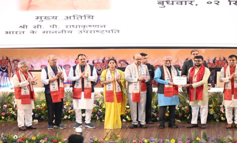 689 students received degrees at the AIIMS Raipur convocation ceremony.