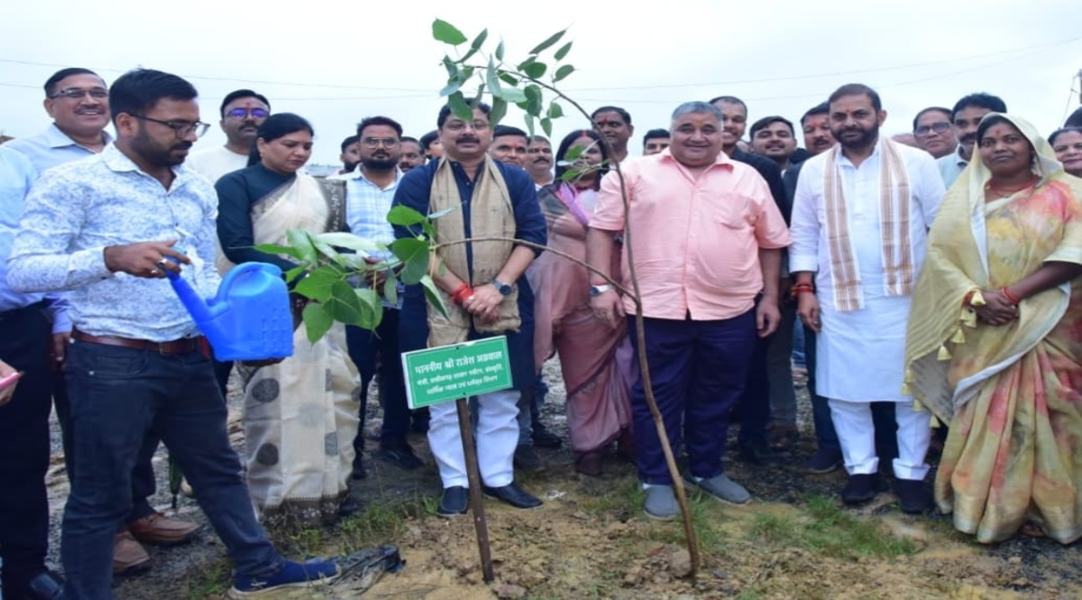 ‘Ek Ped Maa Ke Naam’ campaign launched from Ambikapur