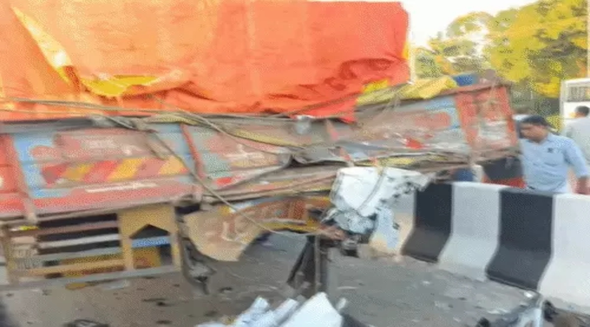 Car-lorry collision, 8 dead