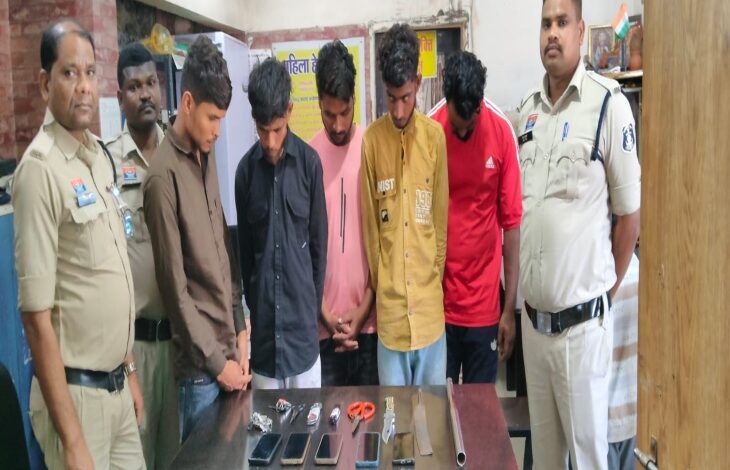 Five accused arrested in Raipur before they could rob a jewelry shop.