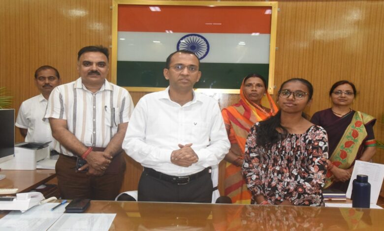Pooja, the daughter of a laborer mother, scripts a success story in NEET-2026.