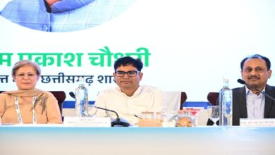 Timely cancer screening and treatment are essential; focus on healthy human resources.