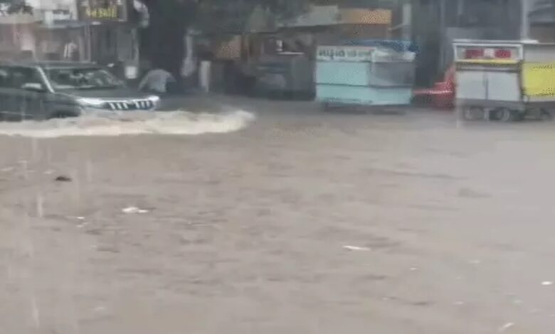 5 deaths due to landslides and floods; 3 children lost their lives in UP.
