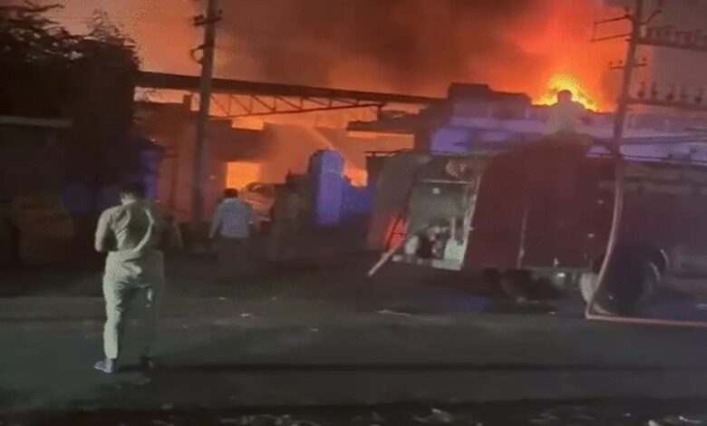 Massive fire at Mercedes workshop; 8 cars gutted.