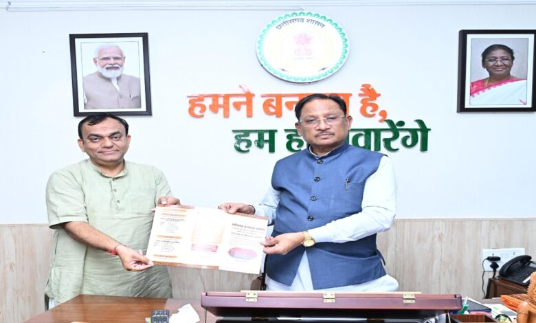 Official Language Commission Chairman Prabhat Mishra met CM Sai and extended an invitation to the Bemetara conference.